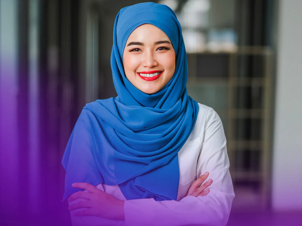 woman crossing her arms and smiling